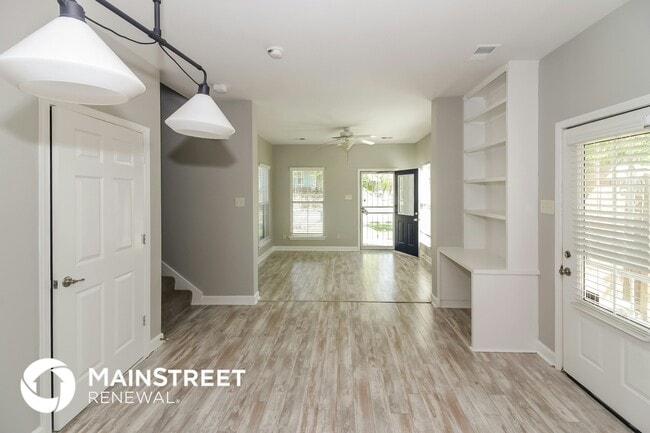 Photo - 685 N FIFTH ST