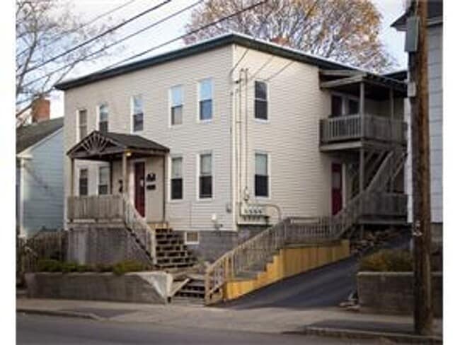Building Photo - 197-199 Elm Street Unit 2B