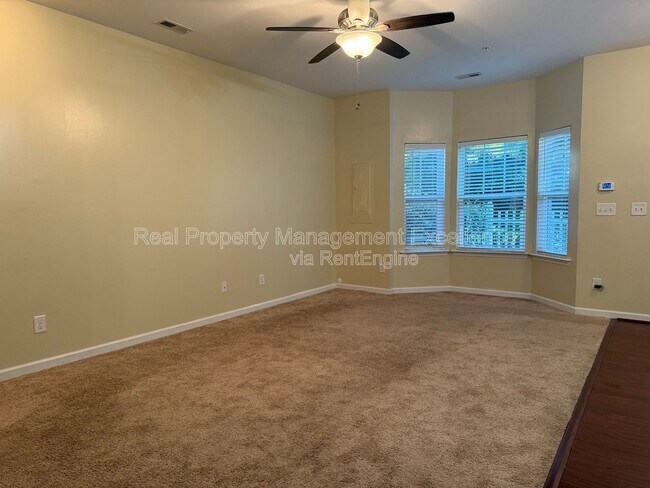 Photo - 300 Coalinga Lane