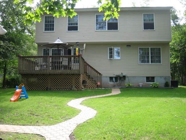 142 Lakeside Dr S