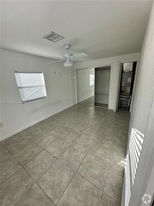 Building Photo - 2300 SW 59th Ave Unit 3 Rental