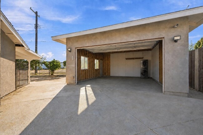 Photo - 18930 Cantara St