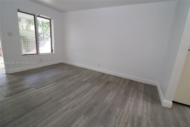 Photo - 915 NE 16th Terrace Unit 4