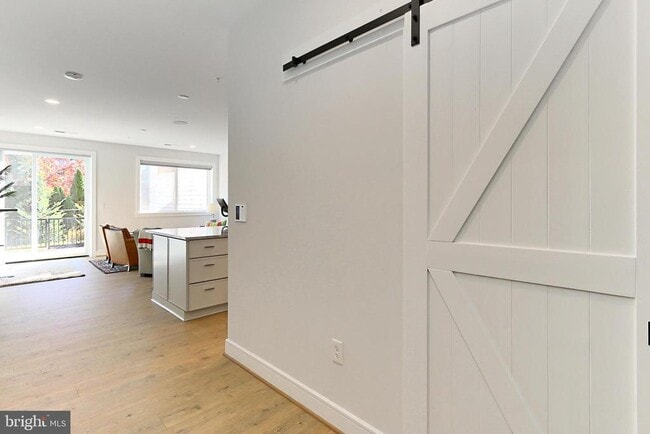 Photo - 635 Slaters Ln Unidad G-01