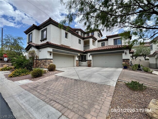 1088 Moonlit Oasis Ln