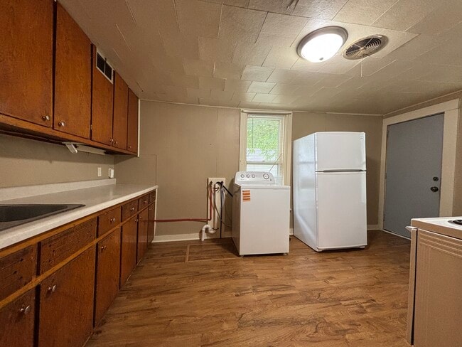Kitchen/Laundry - 1023 E Grand Ave Unit 1023