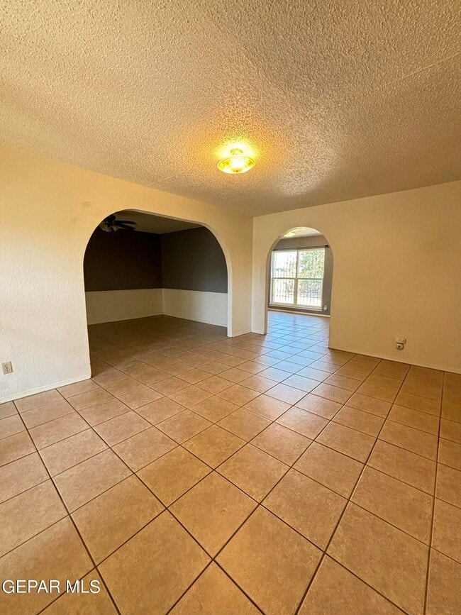 Photo - 10104 Alcan St