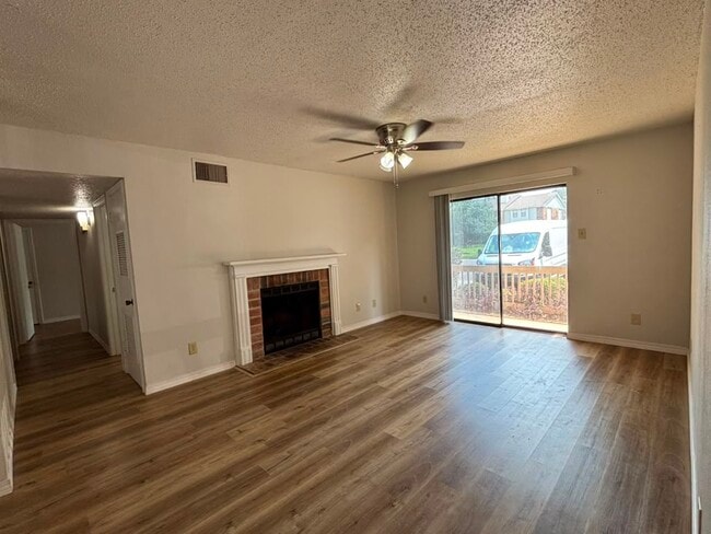 Photo - 1250 Henckley Ave