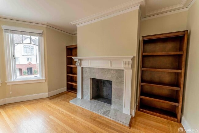 Photo - 2124 Bay St