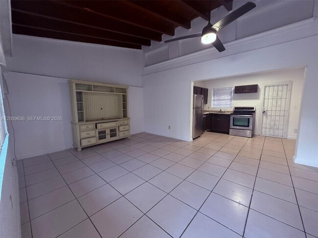 590 NW 46th St Unit 2