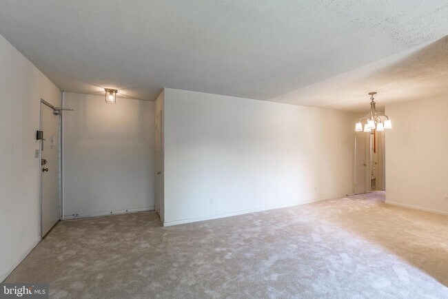 Photo - 3515 Washington Blvd Unit 303