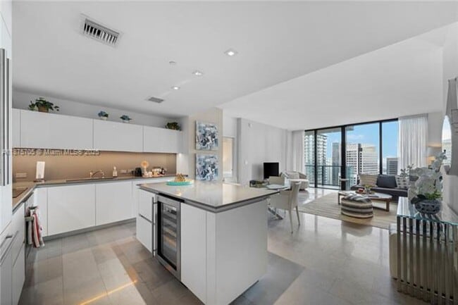Photo - 88 SW 7th St Unidad 88 SW 7th St  3707