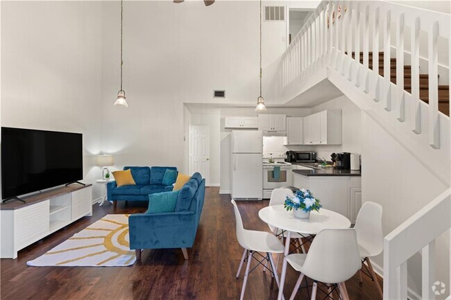 Building Photo - 300 S Grove Blvd Rental