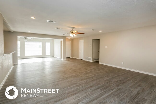 Photo - 207 Point Royal Dr