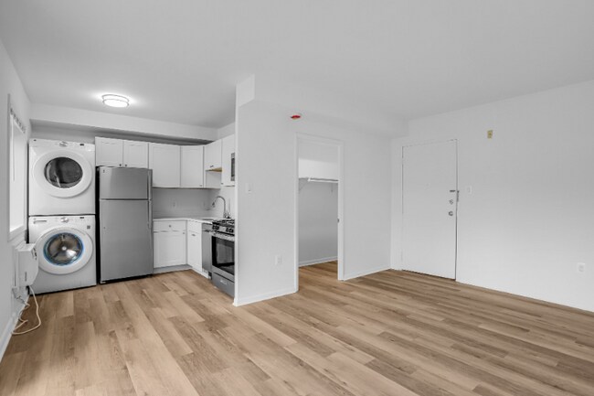 Photo - 4465 MacArthur Blvd NW Unidad 4