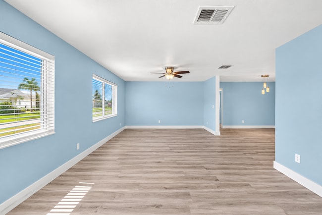 115 Country Club Dr