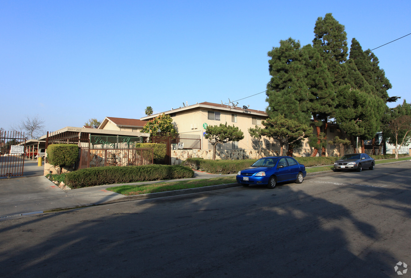 Photo - Logan Plaza Apartments