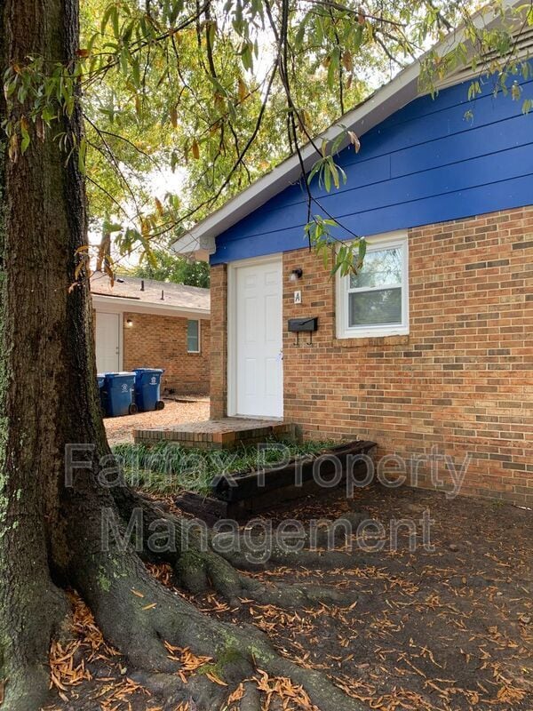 Building Photo - 2418 Owen St Unit A