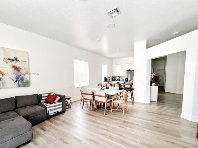 Photo - 1901 Cedar Ct