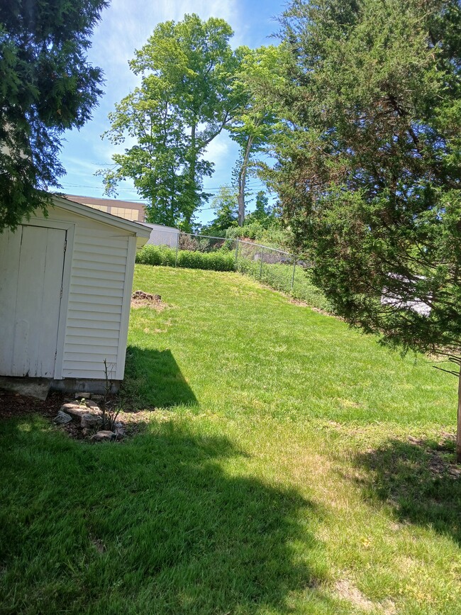 Photo - 293 Foxon Rd