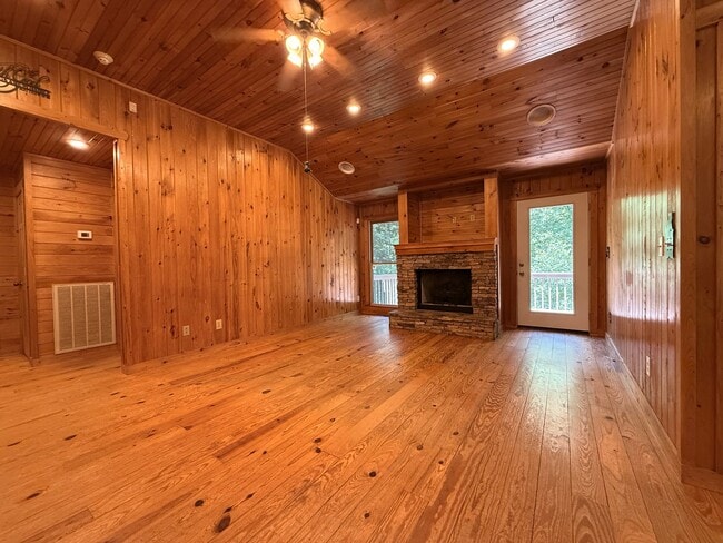 303 Pine Ln