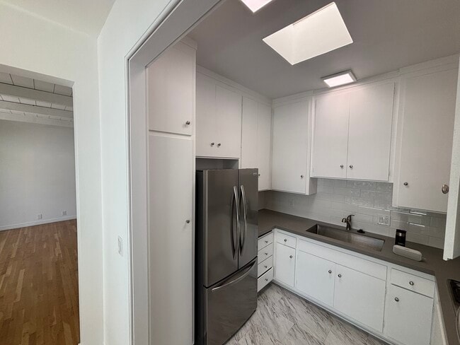 Photo - 1568-1570 Manning Ave