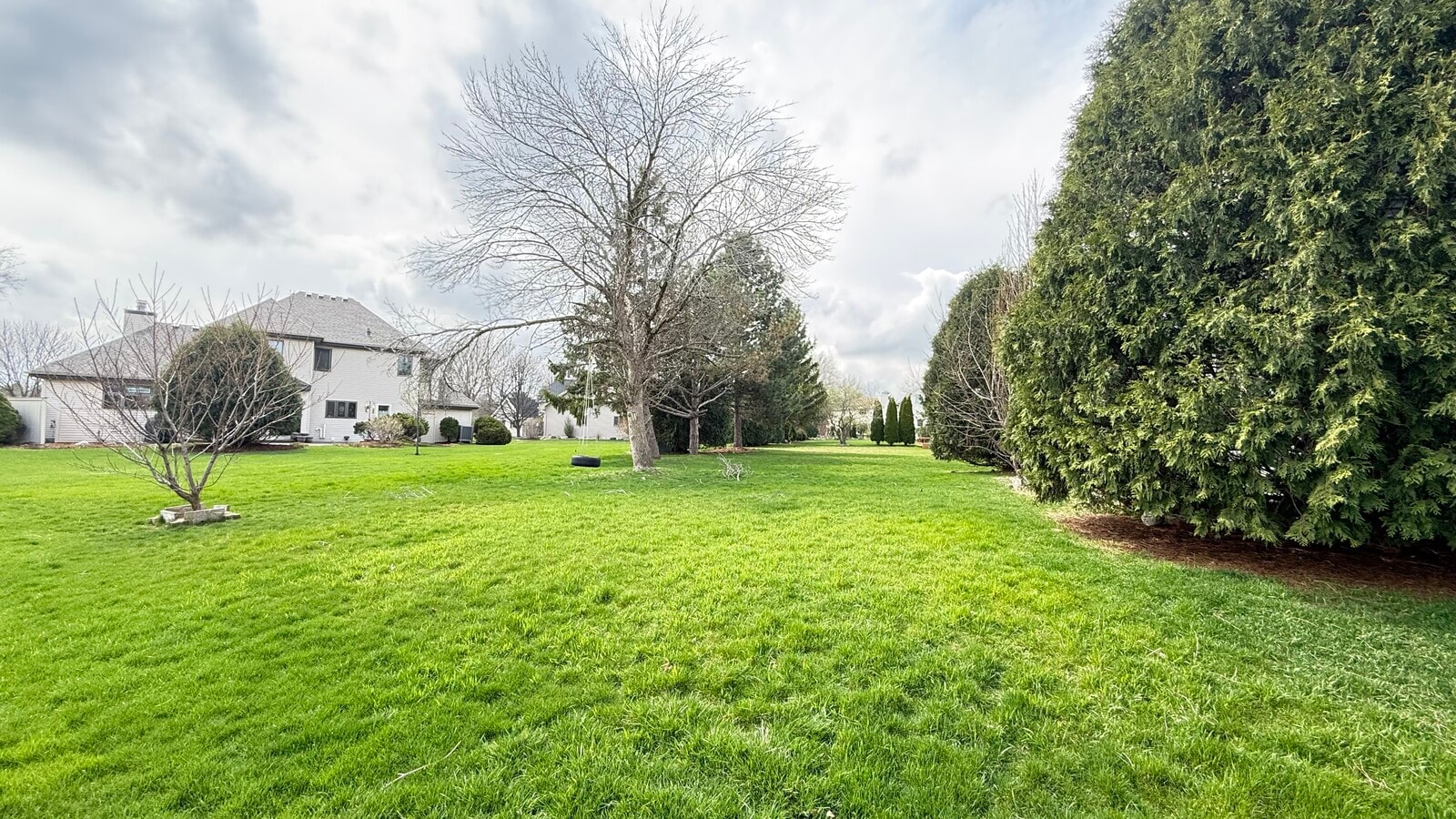 Photo - 701 Ondossagon Way