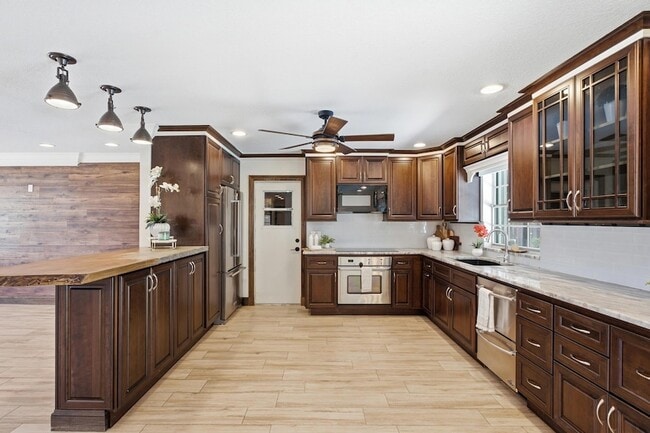Photo - 1603 SW Seagull Way