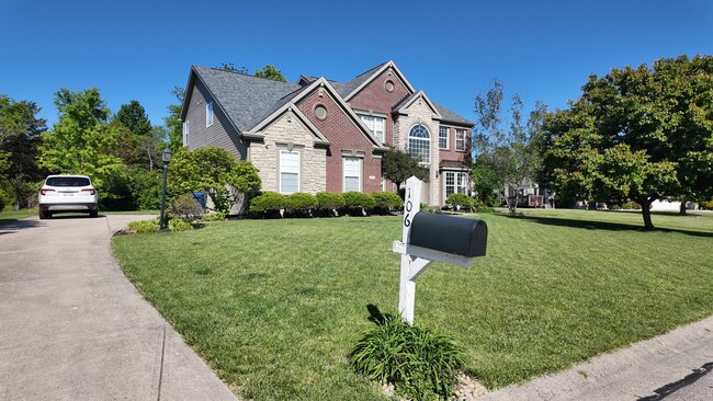 Photo - Spacious 4-Bed Gem with Balcony, Vaulted Ceilings, and Attached Garage in Loveland
