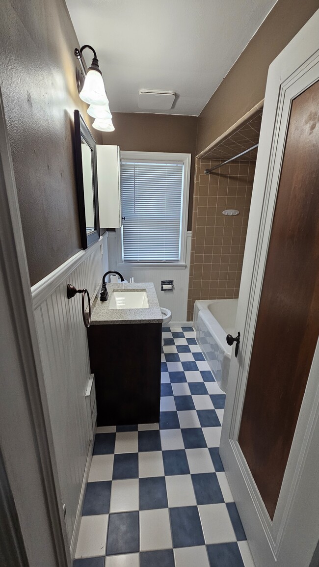 Bathroom - 2259 Cambridge Rd