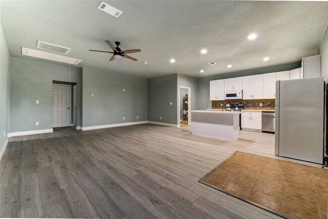 Photo - 4323 Continental Dr