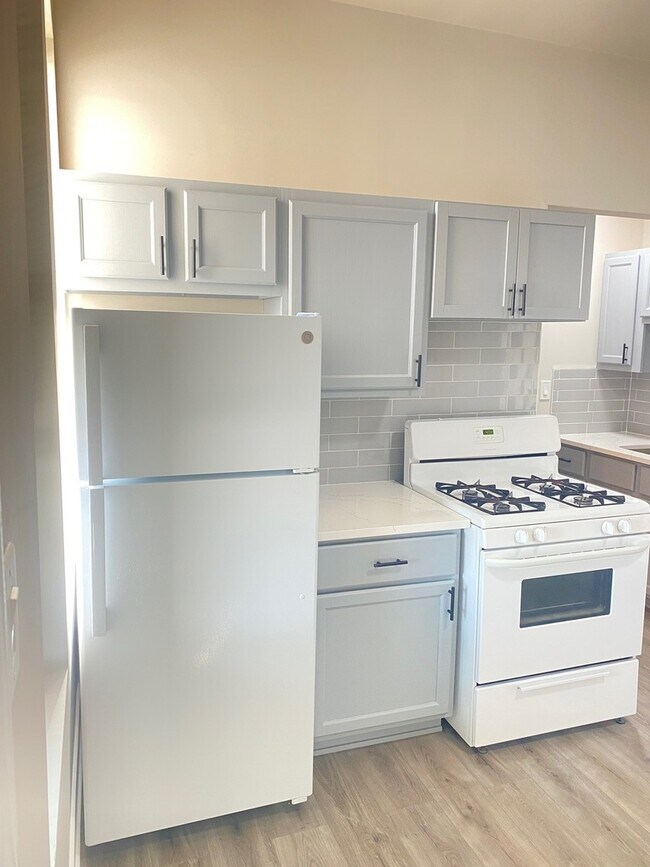 Photo - 856 N Mozart St Unit 3R