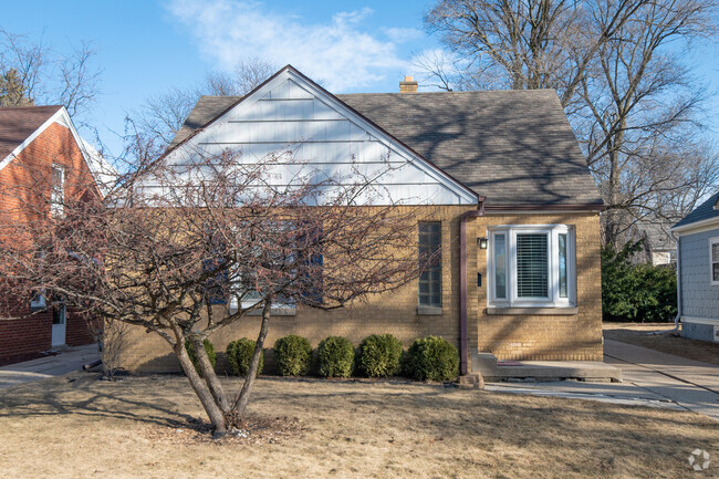 Building Photo - 5756 N Lydell Ave Rental