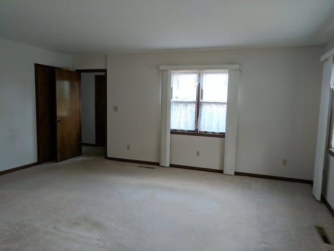 Photo - 107 Spruce St