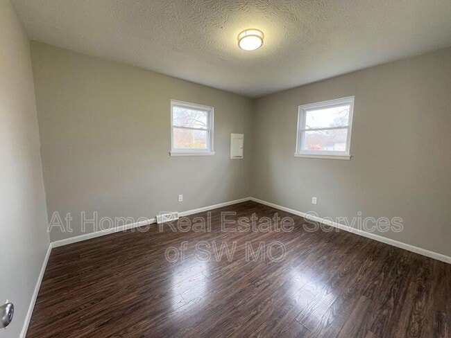 Photo - 1164 S Hillcrest Ave