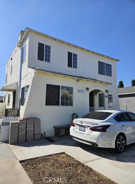 Building Photo - 1309 S Woods Ave Rental