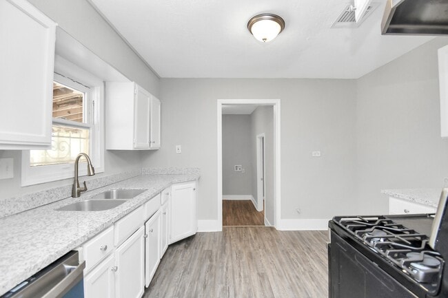 Building Photo - 5103 New Orleans St Rental