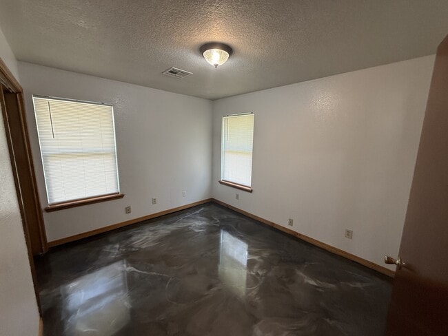 Photo - 3400 Colbert St