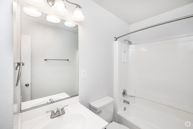 2BR, 1BA - 858SF - Bathroom