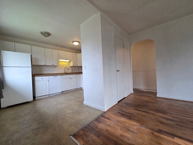 Photo - 8801 Commercial St SW