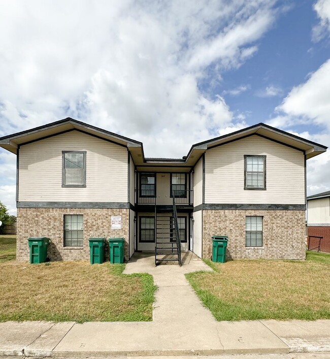 Photo - 1807 Pontotoc Trce Apartment Unit #D