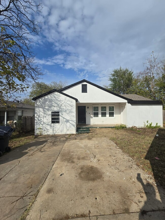 Building Photo - 3429 NW 27th St Rental