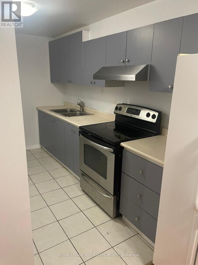 Photo - 435 Elson St