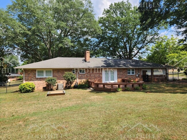3-Bedroom Home with Fresh Updates and Fenc... - 3-Bedroom Home with Fresh Updates and Fenc...