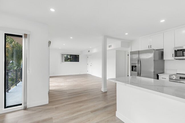 Photo - 1310 S Barrington Ave