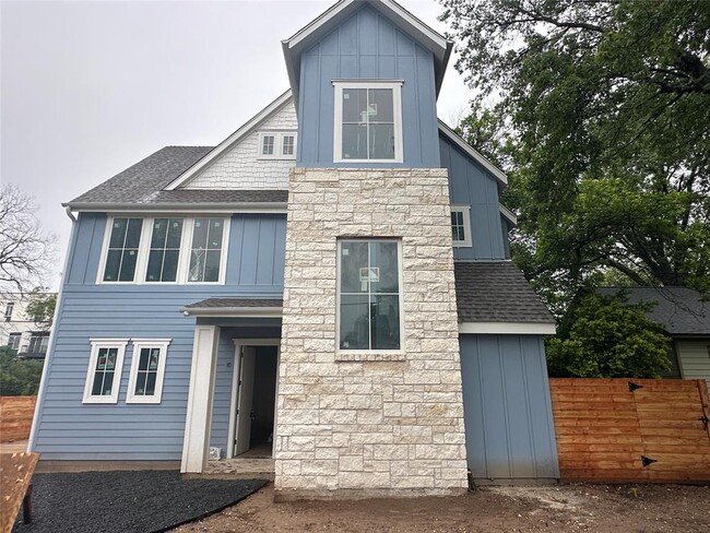 Building Photo - 917 E 37th St