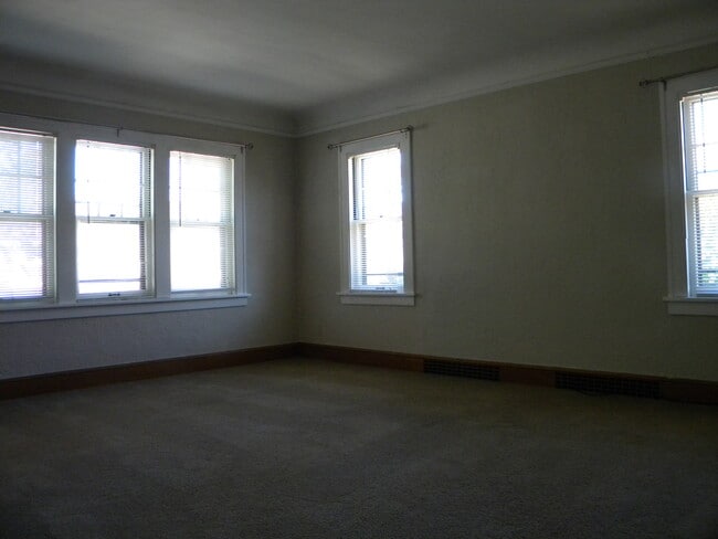 Living room - 1220 20th St Unit 2