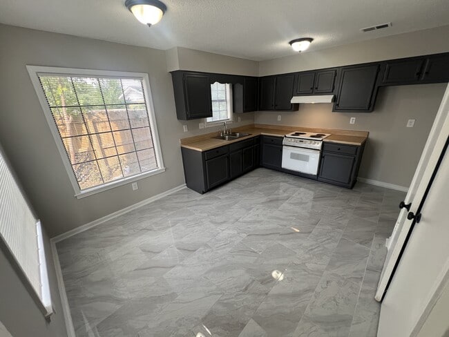 Photo - 6950 Hillshire Dr