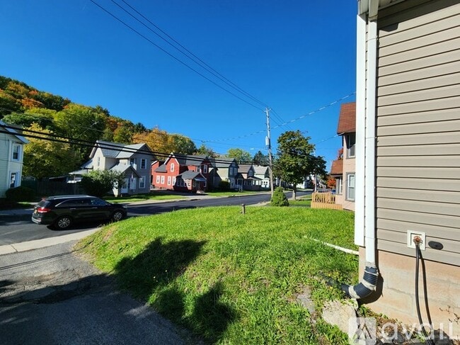 Building Photo - 319 Charles Ave