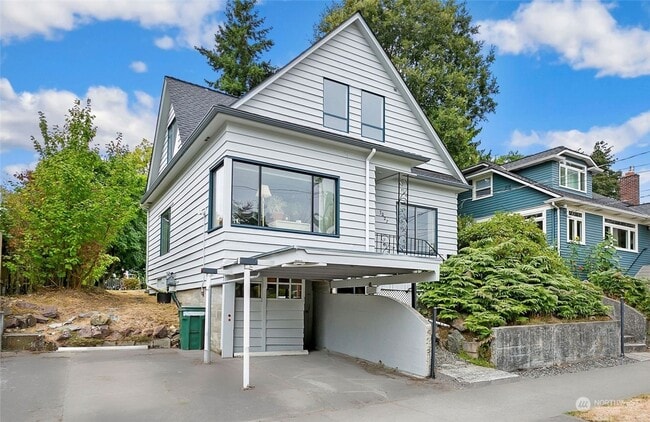 Building Photo - 1bd/1ba Seattle Duplex